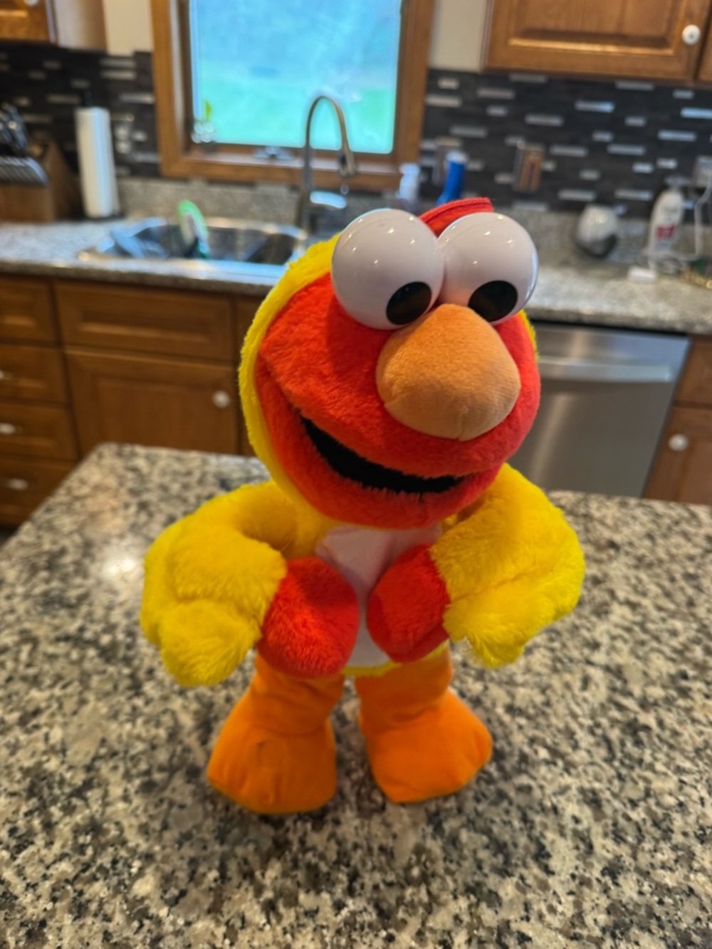 Sesame Street Elmo chicken dance Red & Yellow Plush Character Toy